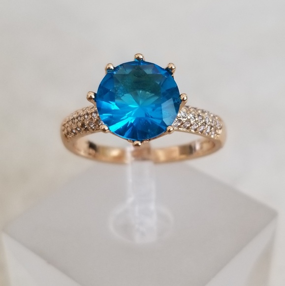 Crown Setting Blue Solitaire - Picture 2 of 8